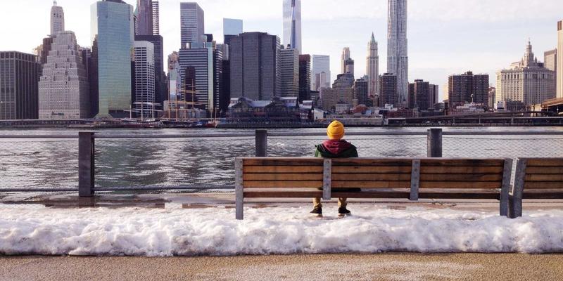 都市夜未眠：潮流生活者的夜间修复全指南，从蓝光防御到香氛疗愈
